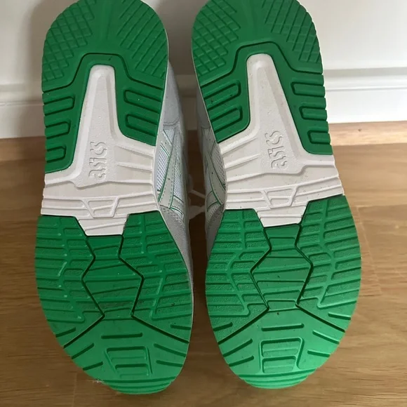 ASICS Lyte Classic - like new! - Picture 4 of 4